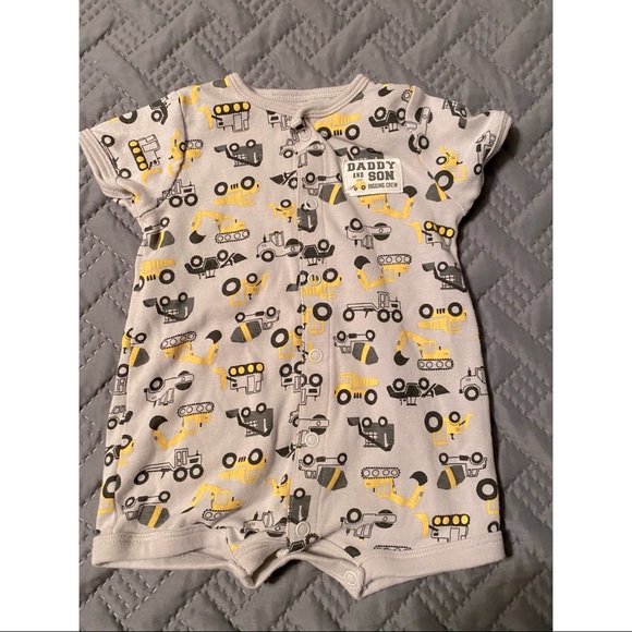 Carter’s Romper Set - Picture 8 of 9